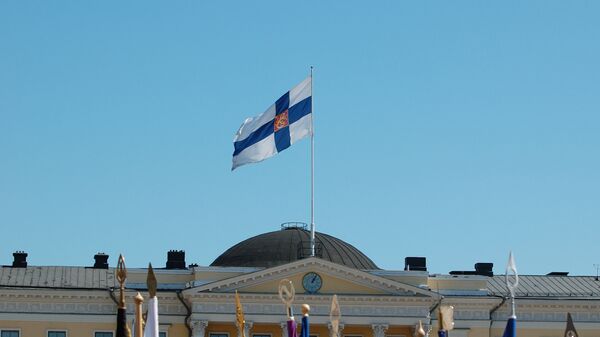 Finnish flag flying on the Palace of the Council of State, Helsinki - Sputnik International