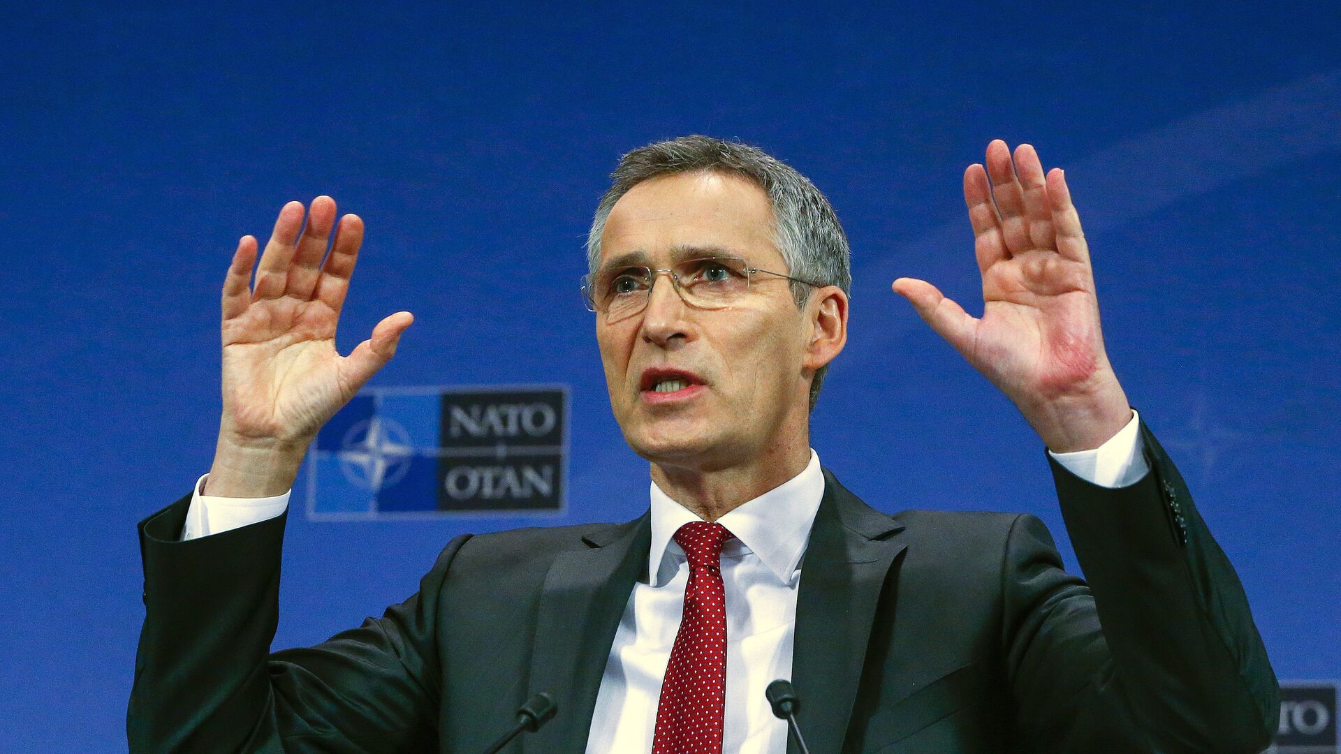NATO Secretary General Jens Stoltenberg gestures during a news conference ahead of a NATO defence ministers meeting, which will be held on 10-11 February at the Alliance's headquarters in Brussels, Belgium February 9, 2016. - Sputnik International, 1920, 09.02.2022
