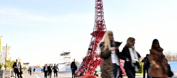 People pass by a miniature Eiffel Tower displayed at the COP21, the United Nations conference on climate at Le Bourget, on the outskirts of Paris on December 3, 2015. People pass by a miniature Eiffel Tower displayed at the COP21, the United Nations conference on climate at Le Bourget, on the outskirts of Paris on December 3, 2015. - Sputnik International
