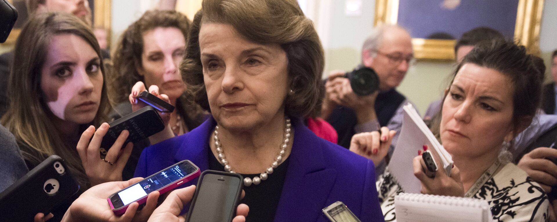 Senate Intelligence Chairwoman Dianne Feinstein (C), a Democrat from California, speaks to reporters about the committee's report on CIA interrogations at the US Capitol in Washington, DC, December 9, 2014. - Sputnik International, 1920, 14.02.2023