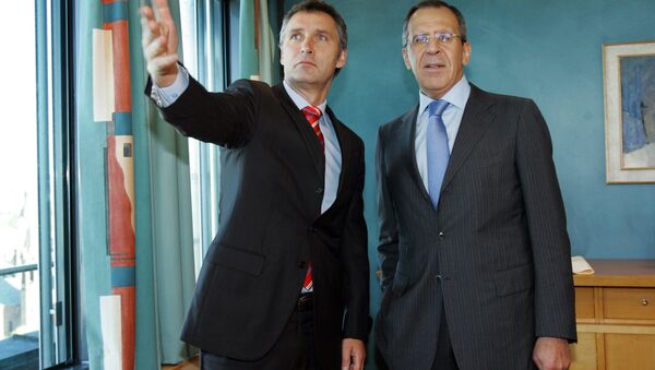 Russian Foreign Minister Sergei Lavrov (R) and Norwegian Prime Minister Jens Stoltenberg seen during their meeting in the Prime Minister`s office in Oslo 27 April 2007 - Sputnik International