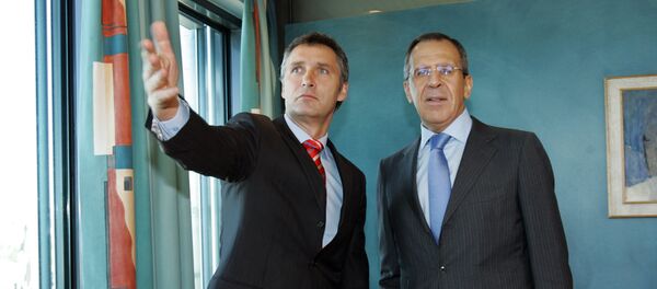Russian Foreign Minister Sergei Lavrov (R) and Norwegian Prime Minister Jens Stoltenberg seen during their meeting in the Prime Minister`s office in Oslo 27 April 2007 - Sputnik International