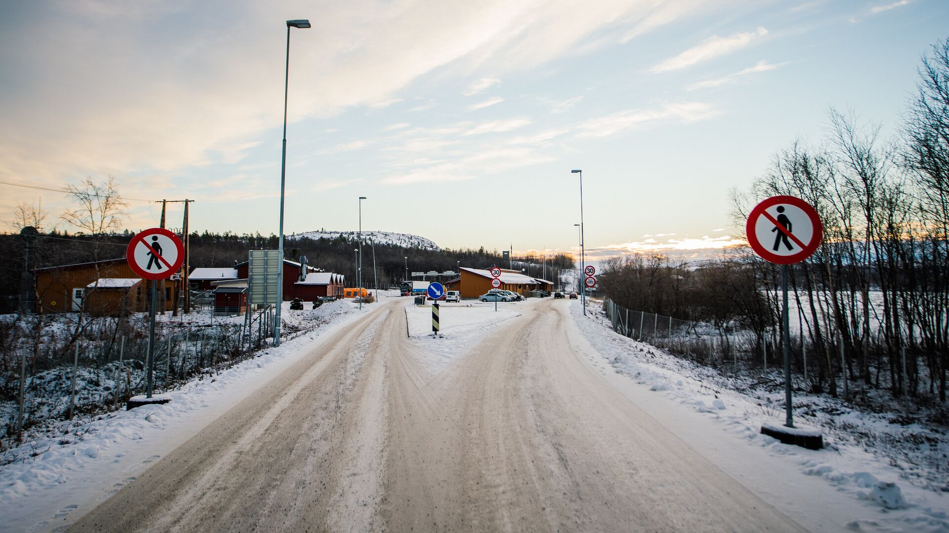 A general view of the Norwegian border crossing station at Storskog on November 12, 2015 near the town of Kirkenes in northern Norway - Sputnik International, 1920, 09.03.2022