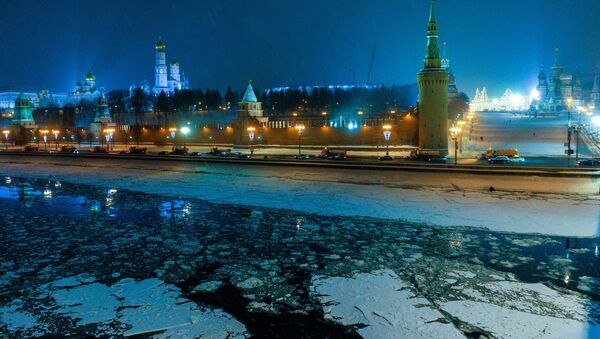 View of the Moscow Kremlin from the Big Moskvoretsky Bridge - Sputnik International
