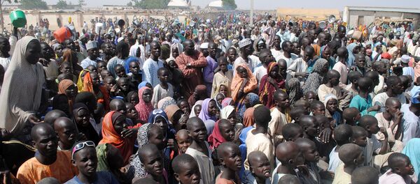 Internally Displaced Persons (IDP) mostly women and children stand waiting for food at Dikwa Camp, in Borno State in north-eastern Nigeria, on February 2, 2016. - Sputnik International