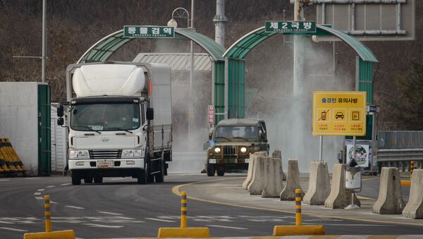 A vehicle leaving the Kaesong joint industrial zone passes through disinfectant spray before a checkpoint at the CIQ immigration centre near the Demilitarized Zone (DMZ) separating North an South Korea, in Paju on February 11, 2016 - Sputnik International
