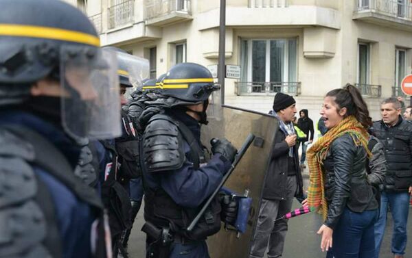 A pro-Kurdish demonstration outside the Turkish embassy in Paris, France on February 8, 2016. - Sputnik International