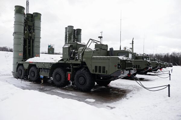 The launch units of a S-400 Triumf air defense missile system, which has entered service with the Moscow Region's air defense aerospace force The launch units of a S-400 Triumf air defense missile system, which has entered service with the Moscow Region's air defense aerospace force - Sputnik International