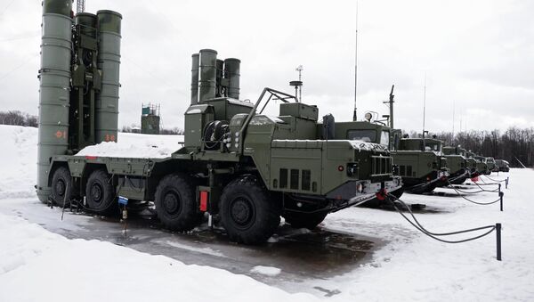 The launch units of a S-400 Triumf air defense missile system, which has entered service with the Moscow Region's air defense aerospace force - Sputnik International