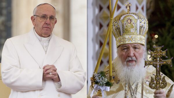 FILE - In this file photo combination Russian Orthodox Patriarch Kirill, right, serves the Christmas Mass in the Christ the Savior Cathedral in Moscow, Russia, on Thursday, Jan. 7, 2016 and Pope Francis prays during an audience at the Vatican on Saturday, Jan. 30, 2016 - Sputnik International