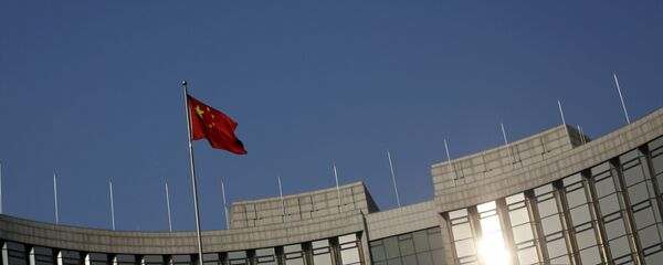 A Chinese national flag flies at the headquarters of the People's Bank of China, the country's central bank, in Beijing, China, January 19, 2016 - Sputnik International