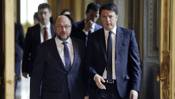 European Parliament President Martin Schulz, left, talks with Italian Premier Matteo Renzi as they arrive for a joint press conference at the end of their meeting in Rome's Chigi Palace government office, Friday, Feb. 12, 2016 - Sputnik International