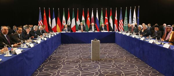 U.S. Foreign Secretary John Kerry (centre, 2L) and Russian Foreign Minister Sergei Lavrov (centre, L) attend the International Syria Support Group (ISSG) meeting in Munich, Germany, February 11, 2016, together with members of the Syrian opposition and other officials - Sputnik International