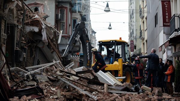Firefighters attend the scene after two old buildings collapsed in the Beyoglu district in Istanbul, Turkey, Friday, Feb. 12, 2016 - Sputnik International
