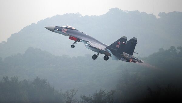 A Sukhoi Su-35 fighter jet takes off during a test flight ahead of the Airshow China 2014 in Zhuhai, South China's Guangdong province. File photo. - Sputnik International