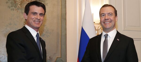 Russian Prime Minister Dmitry Medvedev, right, and French Prime Minister Manuel Valls meet on the sidelines of the Security Conference in Munich, Germany, Saturday, Feb. 13, 2016 Russian Prime Minister Dmitry Medvedev, right, and French Prime Minister Manuel Valls meet on the sidelines of the Security Conference in Munich, Germany, Saturday, Feb. 13, 2016 - Sputnik International