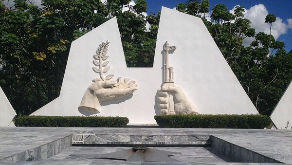 Memorial al Soldado Internacionalista Sovietico, Havana, Cuba, closeup showing eternal flame and time capsule - Sputnik International