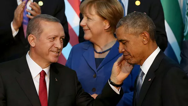 Turkish President Recep Tayyip Erdogan (L) speaks with US President Barack Obama (R) as they arrive for the family photo during the G20 Leaders Summit on November 15, 2015 in Antalya - Sputnik International