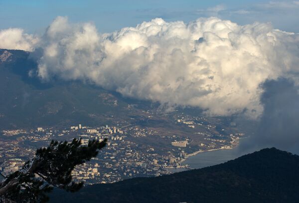 A view on Yalta from Mount Ai-Petri in Crimea. A view on Yalta from Mount Ai-Petri in Crimea. - Sputnik International