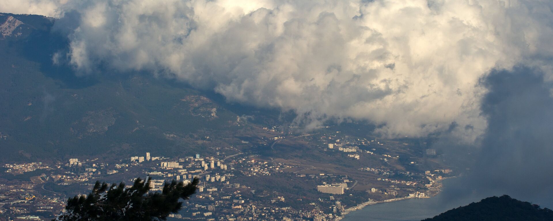 A view on Yalta from Mount Ai-Petri in Crimea. - Sputnik International, 1920, 06.05.2023