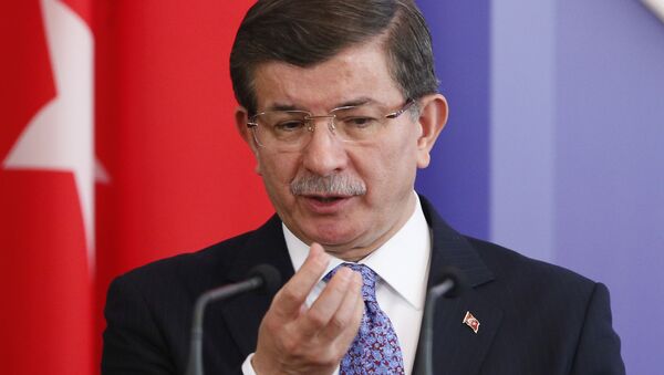 Turkish Prime Minister Ahmet Davutoglu gestures as he attends a news conference after a meeting with his Ukrainian counterpart Arseny Yatseniuk in Kiev, Ukraine February 15, 2016. - Sputnik International