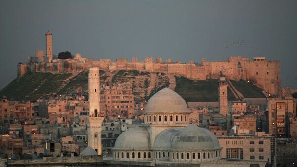 A picture taken 17 March 2006 shows a general view of the historic Syrian city of Aleppo, 350 kms north of Damascus, with its landmark cytadel in the background. - Sputnik International