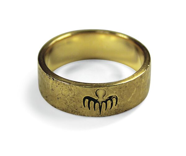 Oberhauser’s Spectre gold ring worn by Christoph Waltz - Sputnik International