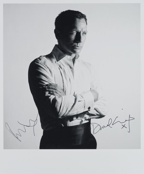 A framed set of character art by photographer Rankin of Daniel Craig, signed by the actor. - Sputnik International