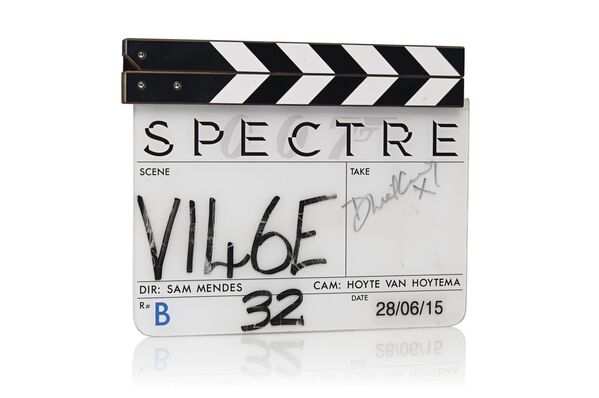 Spectre clapper board used during filming signed by Daniel Craig in silver marker. - Sputnik International