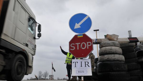 Ukrainian activists block Russian vans in Lviv Region - Sputnik International