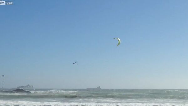 Epic Kite Surfing Crash - Sputnik International