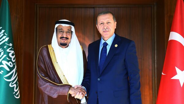 President of Turkey Recep Tayyip Erdogan (R) and Saudi King Salman bin Abdul Aziz Al Saud (L) - Sputnik International