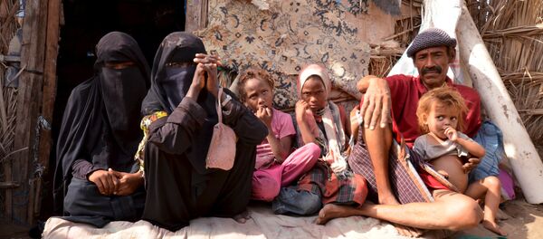 A family poses for a photo in their hut in a slum neighborhood in Yemen's Red Sea city of Houdieda, February 15, 2016. A family poses for a photo in their hut in a slum neighborhood in Yemen's Red Sea city of Houdieda, February 15, 2016. - Sputnik International