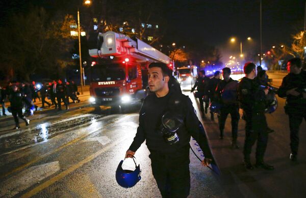 Cars of emergency services arrive after an explosion in Ankara, Turkey - Sputnik International
