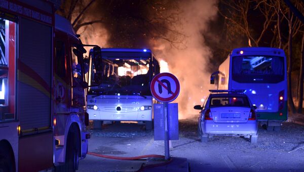 Cars of emergency services arrive after an explosion in Ankara, Turkey. - Sputnik International