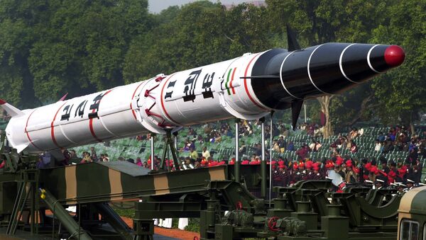 India's Agni II missile is seen in a rehearsal for the Republic Day Parade in New Delhi, India. - Sputnik International