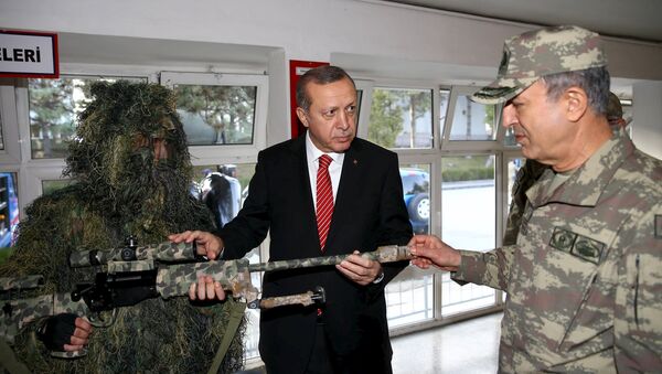 Turkish President Tayyip Erdogan (C) gets a briefing from Chief of Staff General Hulusi Akar (R) during his visit to the Gendarmerie Commando Special Forces headquarters in Ankara, Turkey, in this February 16, 2016 - Sputnik International