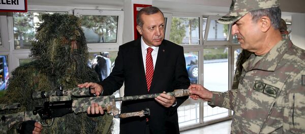 Turkish President Tayyip Erdogan (C) gets a briefing from Chief of Staff General Hulusi Akar (R) during his visit to the Gendarmerie Commando Special Forces headquarters in Ankara, Turkey, in this February 16, 2016 Turkish President Tayyip Erdogan (C) gets a briefing from Chief of Staff General Hulusi Akar (R) during his visit to the Gendarmerie Commando Special Forces headquarters in Ankara, Turkey, in this February 16, 2016 - Sputnik International