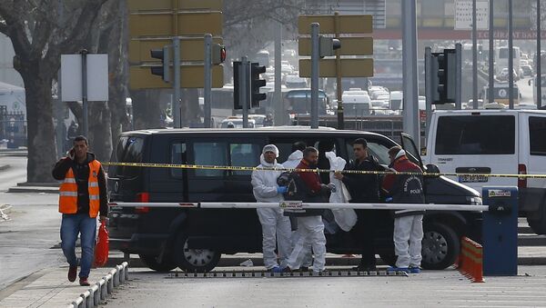 Forensic experts arrive near the site last night's explosion in Ankara, Turkey, February 18, 2016 - Sputnik International