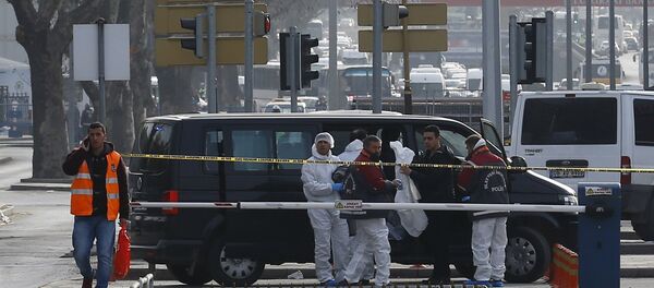 Forensic experts arrive near the site last night's explosion in Ankara, Turkey, February 18, 2016 - Sputnik International