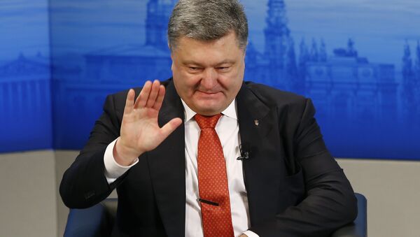 Ukrainian President Petro Poroshenko waves at the Security Conference in Munich, Germany, (File) - Sputnik International