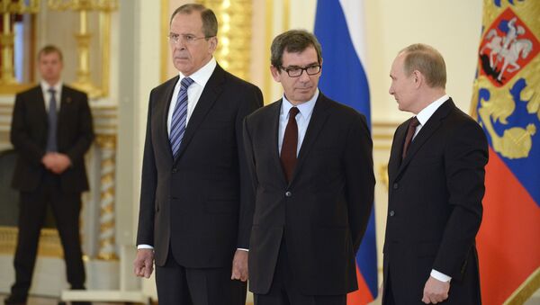 Russia's President Vladimir Putin (R), Russian Foreign Minister Sergei Lavrov (L) and new French ambassador to Russia, Jean-Maurice Ripert (C), attend a ceremony of receiving foreign ambassadors' credentials in Aleksandrovsky (Alexander's) Hall in Grand Kremlin Palace in Moscow, on January 16, 2014 - Sputnik International