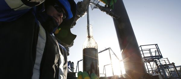 A worker takes oil samples from a well at the Gazpromneft company owned Yuzhno-Priobskoye oil field outside the West Siberian city of Khanty-Mansiysk, Russia, January 28, 2016 A worker takes oil samples from a well at the Gazpromneft company owned Yuzhno-Priobskoye oil field outside the West Siberian city of Khanty-Mansiysk, Russia, January 28, 2016 - Sputnik International