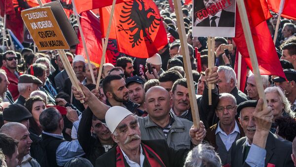 Kosovo Albanians, some holding Alkbania's flag, gather in Pristina on February 17,2016 for a major anti-government rally to mark their eighth anniversary of independence from Serbia. - Sputnik International