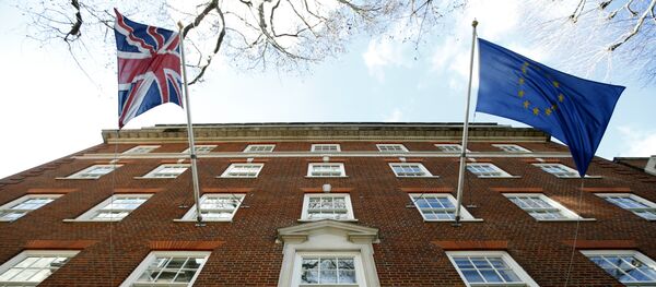A general view of Europe House, the EU representative office to Britain, flying the flags of the United Kingdom and Europe, in London, Thursday, Feb. 18, 2016 - Sputnik International