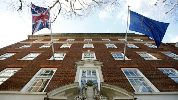 A general view of Europe House, the EU representative office to Britain, flying the flags of the United Kingdom and Europe, in London, Thursday, Feb. 18, 2016 - Sputnik International