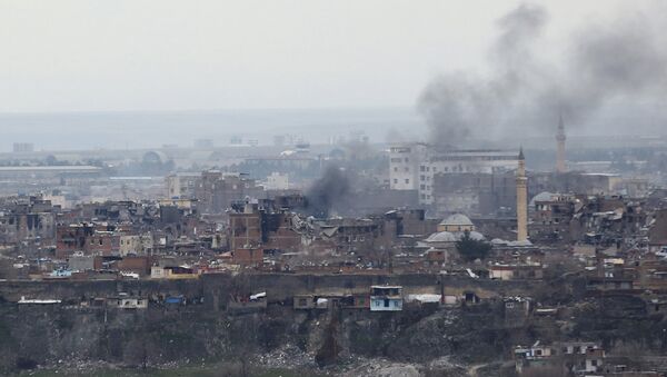 Buildings which were damaged during the security operations and clashes between Turkish security forces and Kurdish militants, are pictured in Sur district of Diyarbakir, Turkey February 11, 2016 - Sputnik International