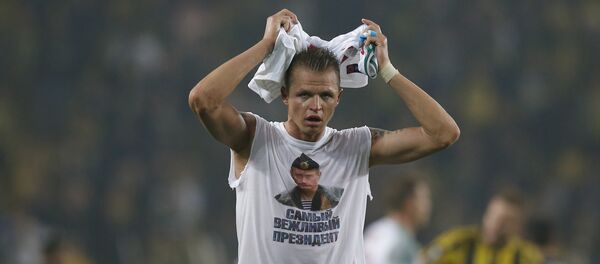 Locomotiv Moscow's Dmitri Tarasov features an inner shirt with a picture of Russian President Vladimir Putin and the slogan The most polite President, following a Europa League first leg round of 32, soccer match against Fenerbahce in Istanbul, Tuesday, Feb. 16, 2016 Locomotiv Moscow's Dmitri Tarasov features an inner shirt with a picture of Russian President Vladimir Putin and the slogan The most polite President, following a Europa League first leg round of 32, soccer match against Fenerbahce in Istanbul, Tuesday, Feb. 16, 2016 - Sputnik International