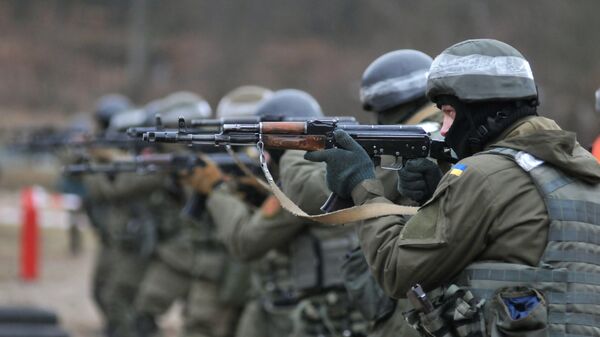 Ukraine's National Guard soldiers undergo NATO combat training - Sputnik International
