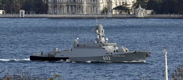 The Russian Navy's missile corvette Zeleny Dol sails in the Bosphorus, on its way to the Mediterranean Sea, in Istanbul, Turkey February 14, 2016 - Sputnik International